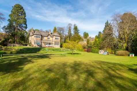 Shared tennis lawn