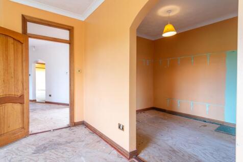 Principal bedroom dressing room