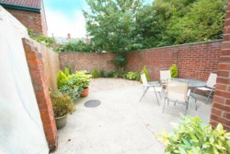 73 Grafton - Garden 