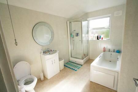 73 Grafton - Bathroo
