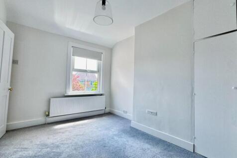 bedroom2.jpg