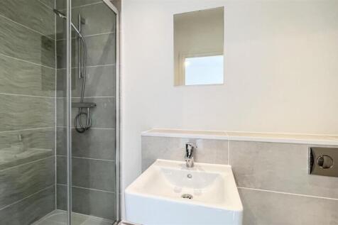 ensuite1.jpg