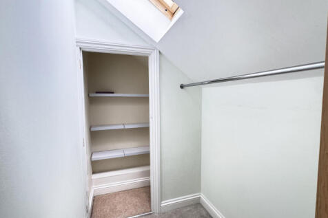 Walk in Wardrobe Main Bedroom