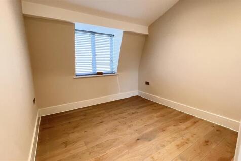 5 fieldview bedroom.jpg