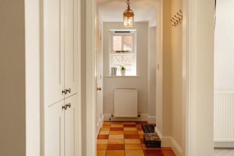 Rear lobby and WC