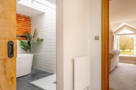 Landing to bathroom