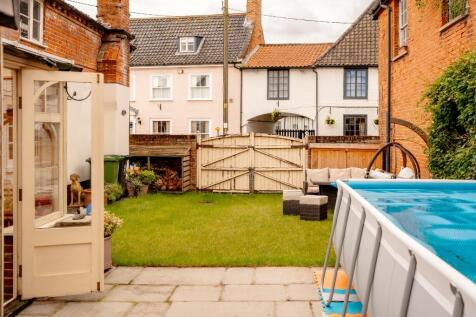Enclosed garden