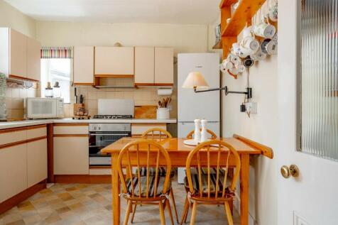 Eat-in kitchen