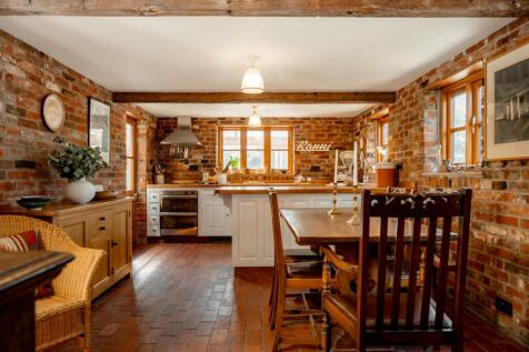 Kitchen/dining space