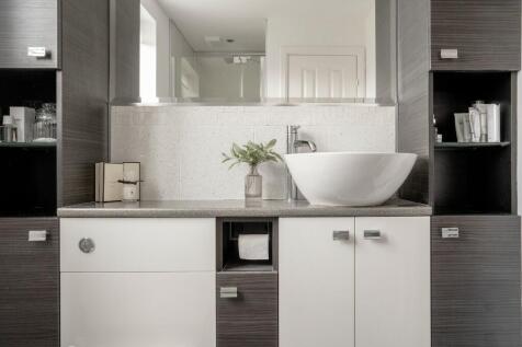 En-suite shower