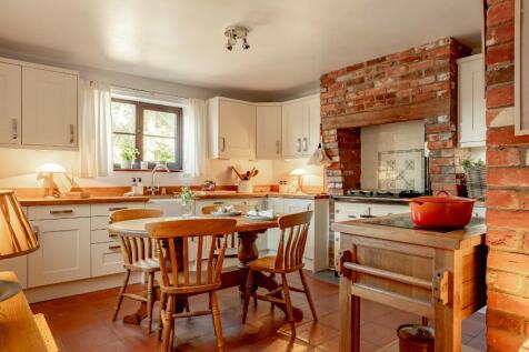Kitchen/dining space