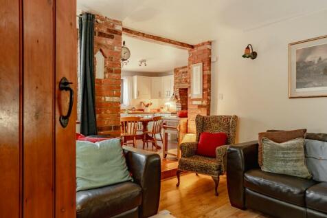 Snug to kitchen