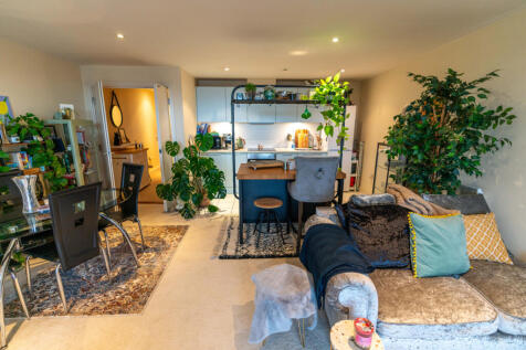 Lounge / Kitchen