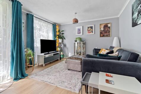 Sunningdale Court 42-007.jpg