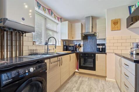 Sunningdale Court 42-012.jpg
