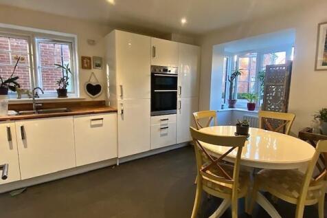 tamsin kitchen.jpg