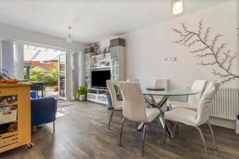 Acacia Crescent_009.JPG