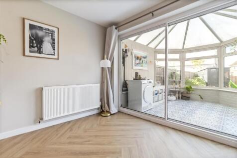 2 Sefton Close_006.JPG