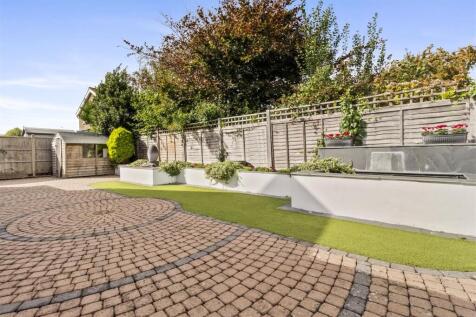 8 Courtlands Close-016.JPG