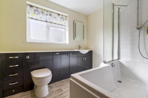 8 Courtlands Close-008.JPG