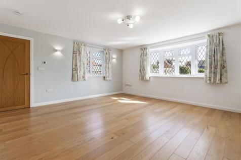 8 Courtlands Close-021.JPG