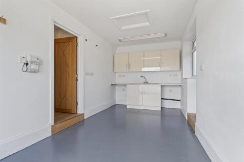 8 Courtlands Close-025.JPG