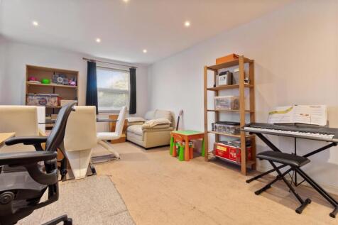2 Wentworth Court-002.jpg