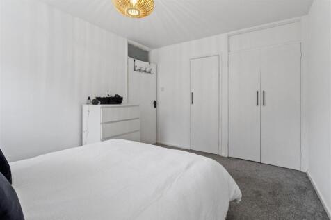 2 Helen Court-003.jpg
