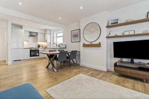 5. 19 Reigate Road_010.JPG