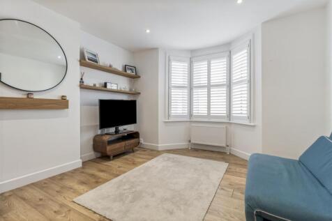 5. 19 Reigate Road_009.JPG