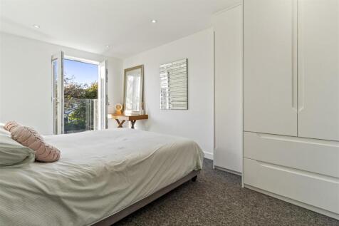 5. 19 Reigate Road_001.JPG