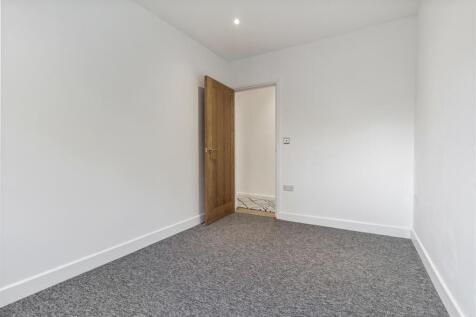 5. 19 Reigate Road_004.JPG