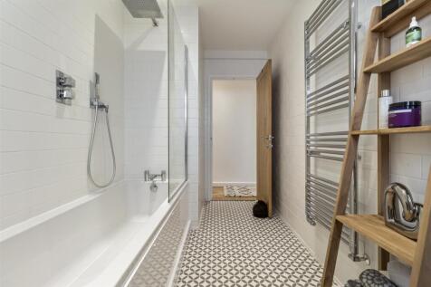 5. 19 Reigate Road_006.JPG