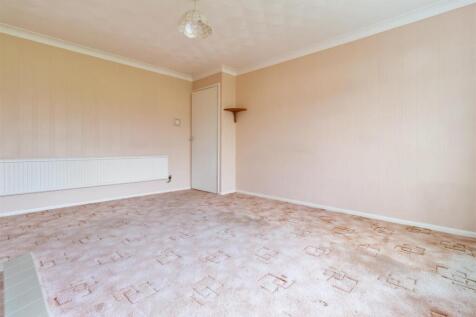 24 Cuckfield Crescent-002.jpg