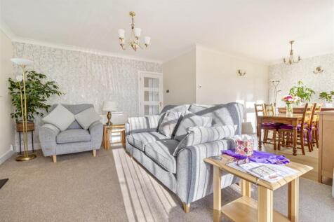 27 Thakeham Drive-018.JPG