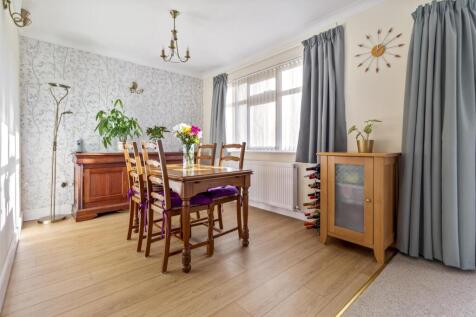 27 Thakeham Drive-015.JPG