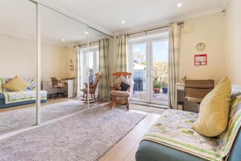 27 Thakeham Drive-005.JPG