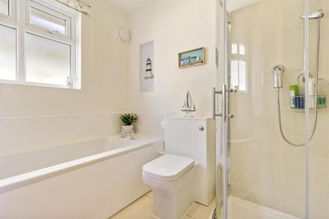 27 Thakeham Drive-010.JPG