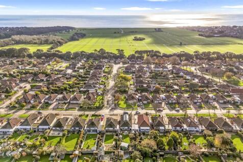 27 Thakeham Drive-003.JPG