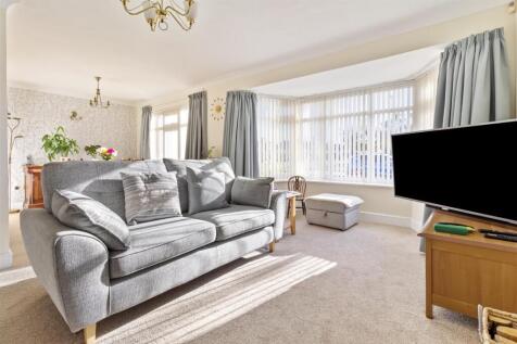 27 Thakeham Drive-017.JPG