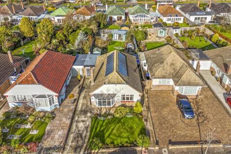 27 Thakeham Drive-002.JPG