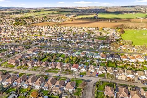 27 Thakeham Drive-004.JPG