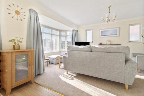 27 Thakeham Drive-019.JPG