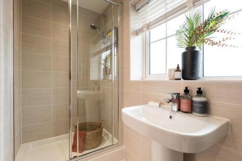 En-suite bathroom with double shower