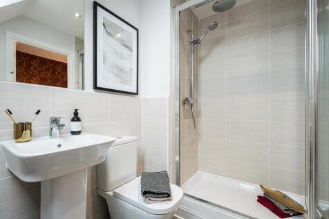 Modern en-suite shower room