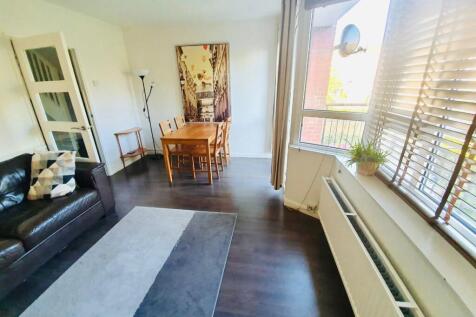 acious 3-Bedroom Maisonette in Prime Highbury Loc