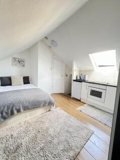 Self-contained studio flat for rent with bills in