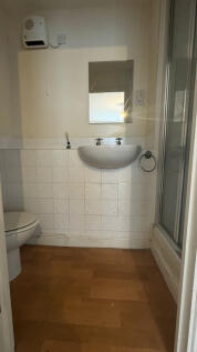 Spacious 2-bedroom flat available in Enfield