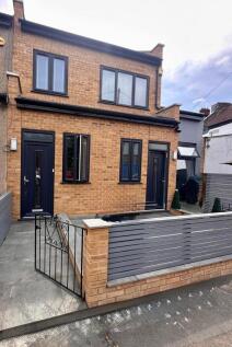 Well-located 2 Bedroom flat to let in Wood Green 