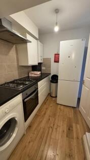 Large studio flat available in Finchley